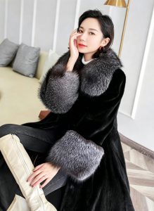Long style with fox fur collar